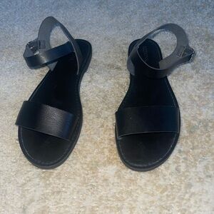 Black flat Sandals